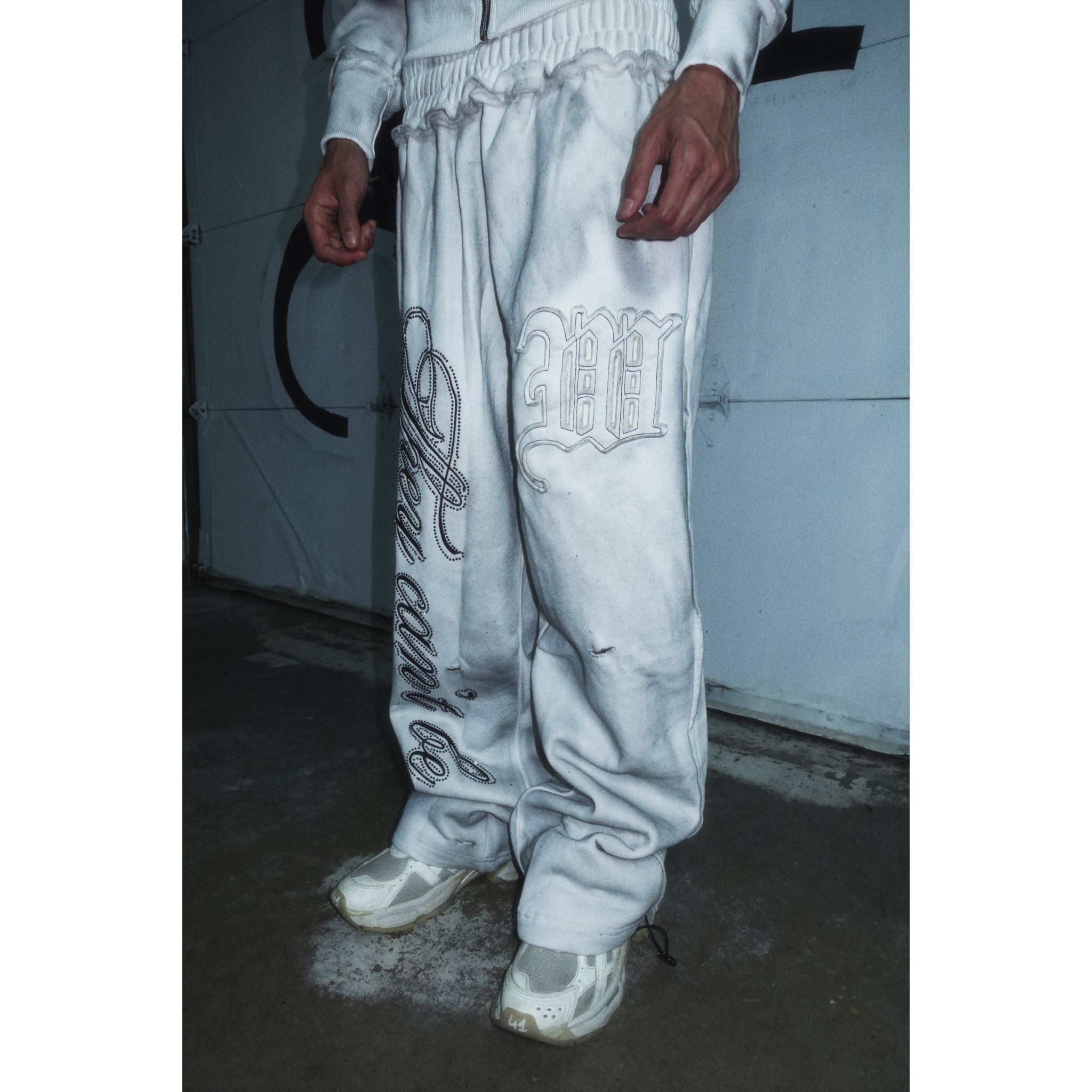 "DIRTY SNOW" CRYSTALIZED SWEATS