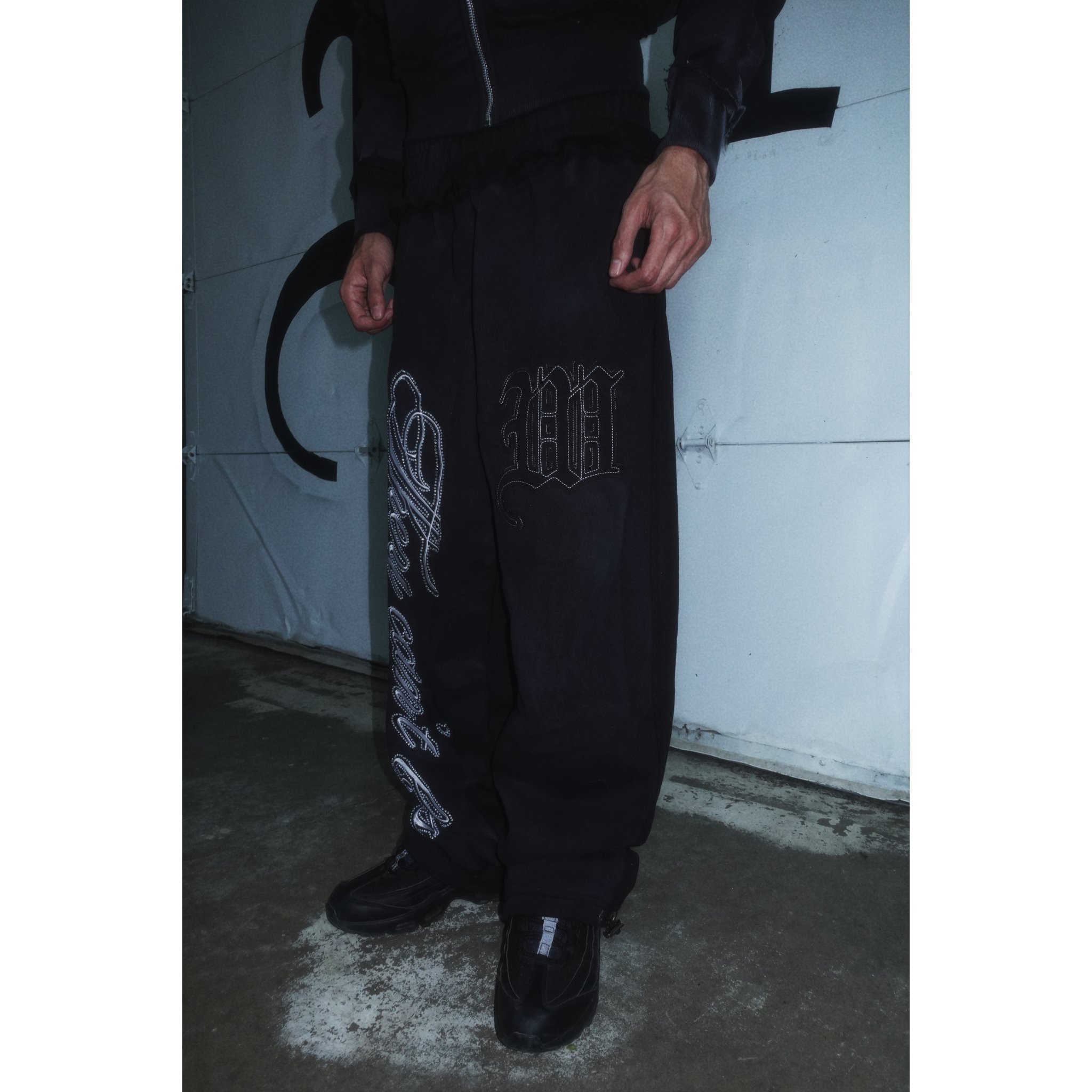 "ASPHALT" CRYSTALIZED SWEATS